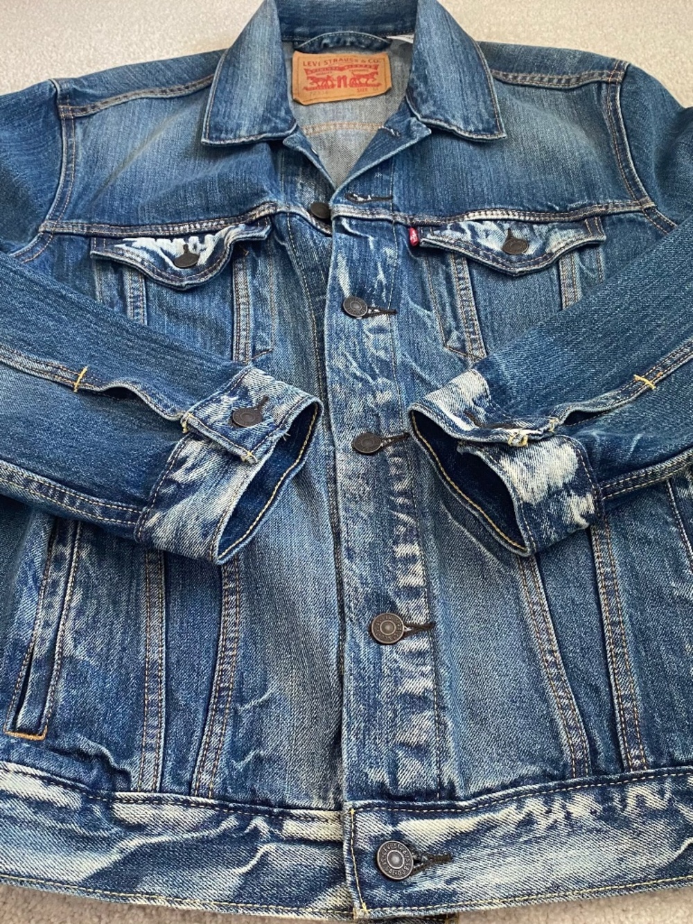 Levi’s Classic Medium Blue Denim Light Wash Jean Jacket
